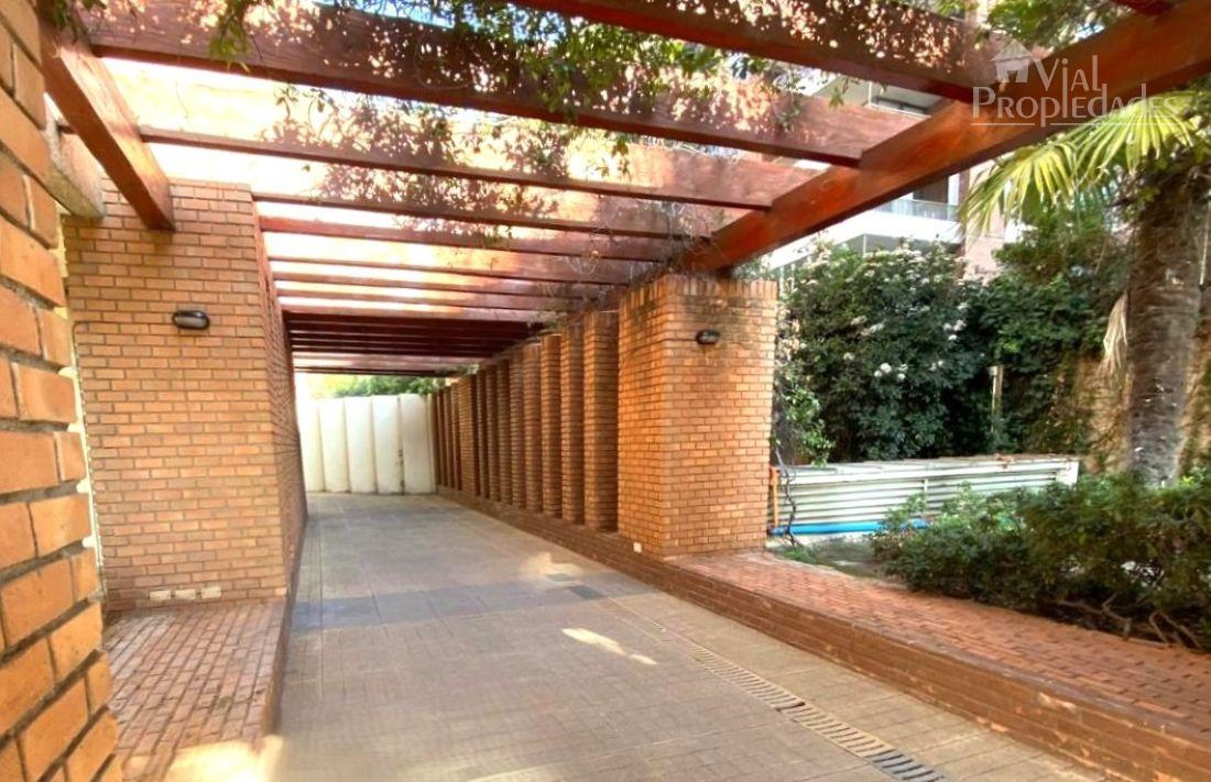 Excelente departamento en  Avenida Las Condes